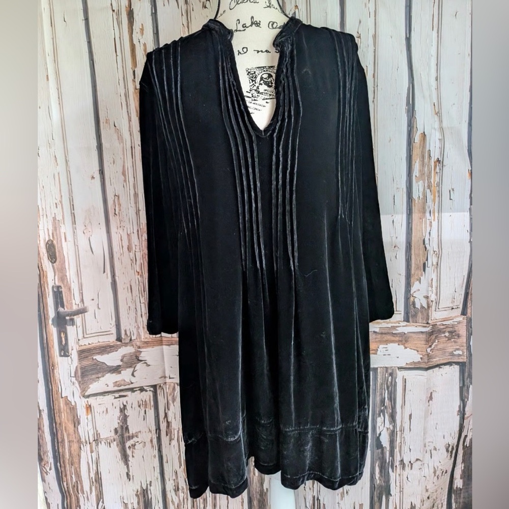 CP Shades Regina Velvet Tunic Black S EUC
